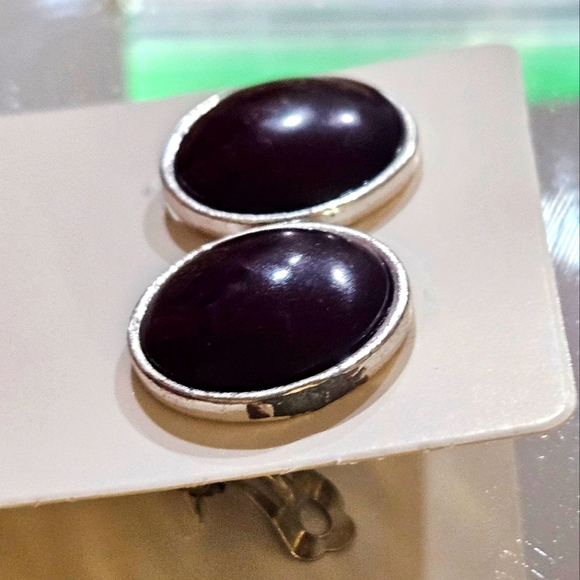 Vintage Circle Clip On Earring Set - Picture 6 of 9